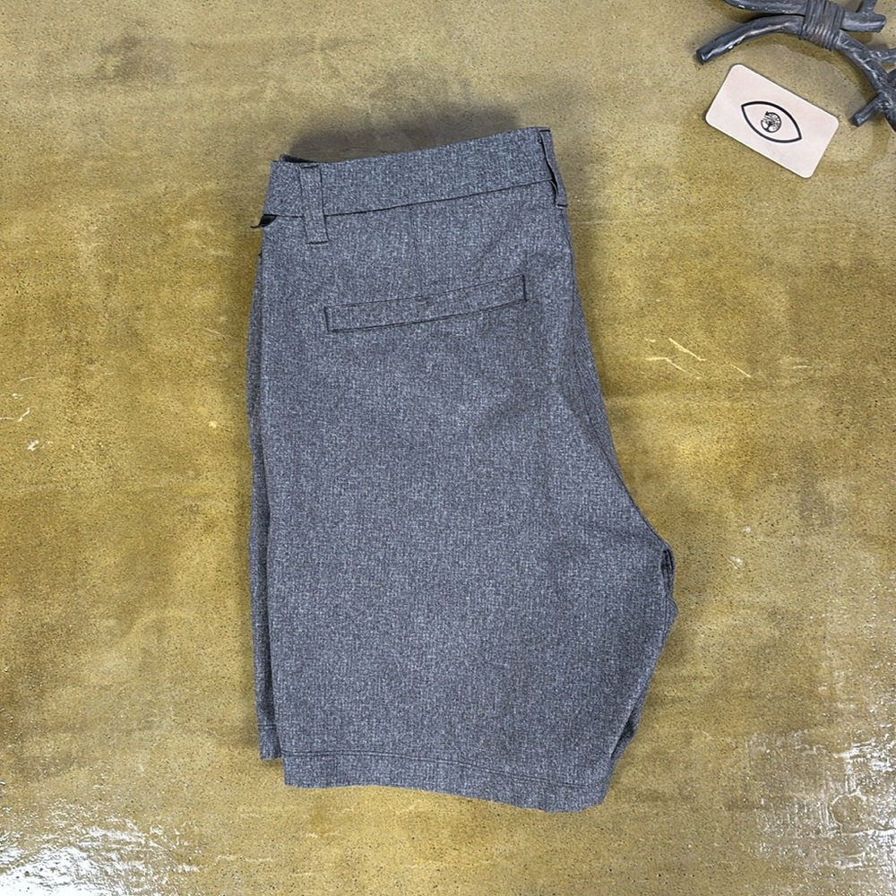 Lululemon Commission Flat Front Golf Shorts - 32 - Graphite - 7" Inseam